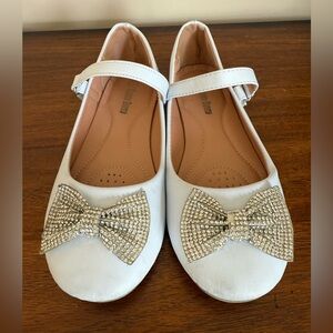 Honey Bunny Elegant White Kids Dress Shoes with Rhinestone Bow Size 4